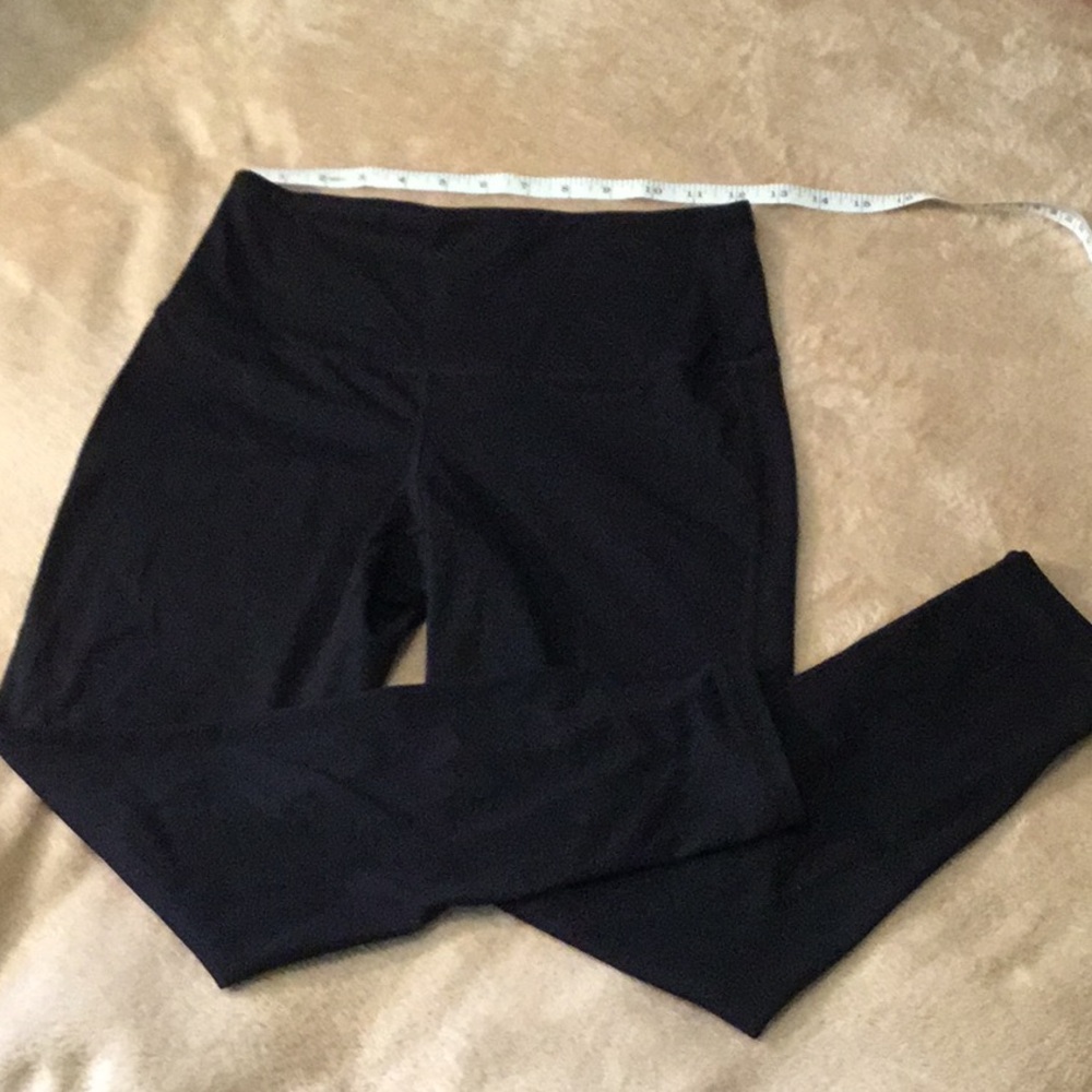 Black High-Waisted Yogipace Leggings